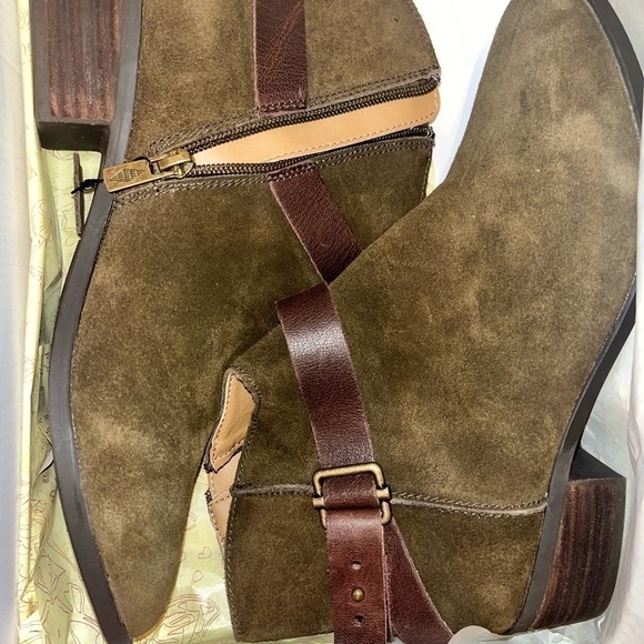 NEW! American Rag Briana Suede Booties in Olive, Multiple Sizes - Picture 10 of 12